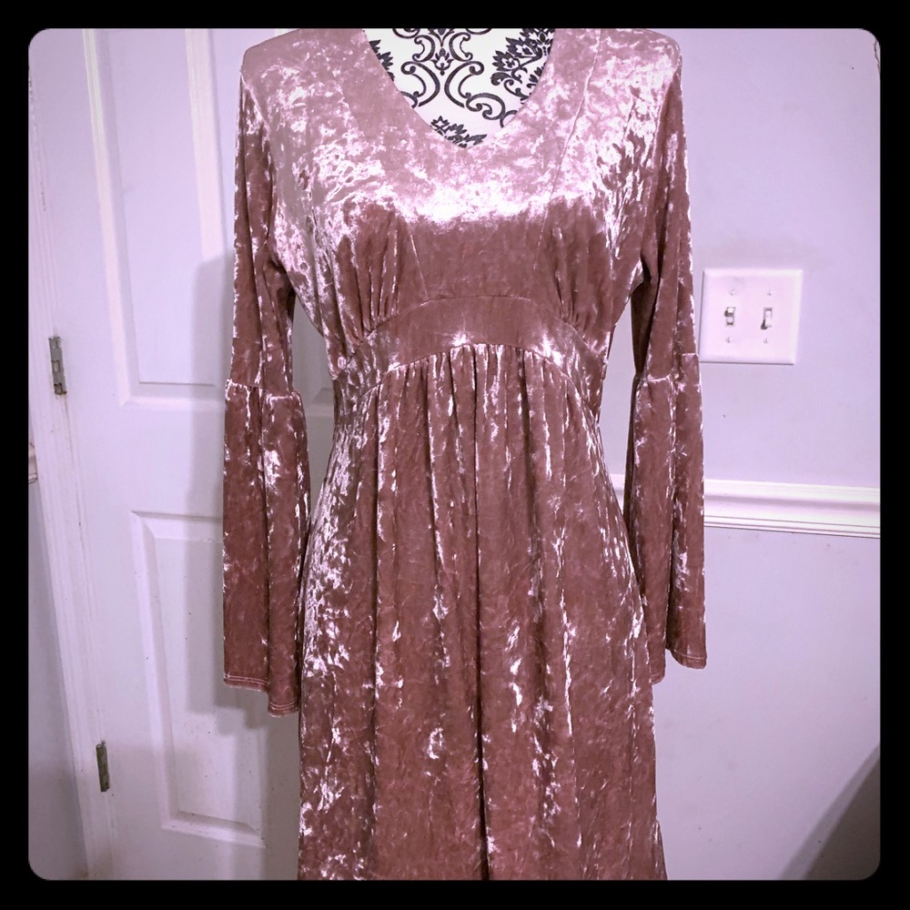 🔥 PERFECT Little Velvet Holiday Dress 🎄